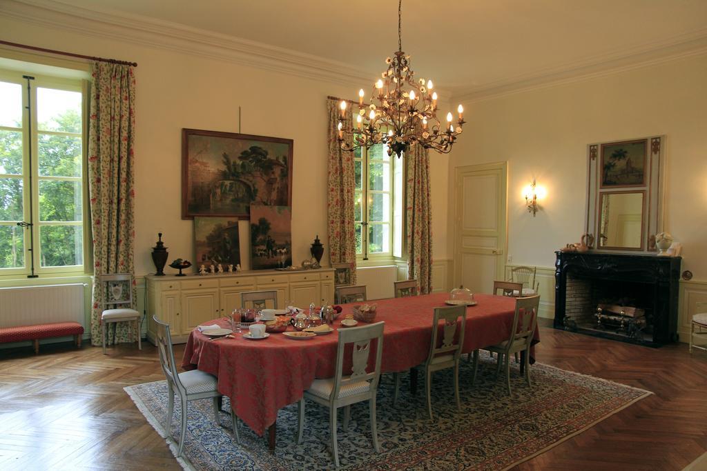 Chateau De La Marronniere Panzió Aizenay Kültér fotó