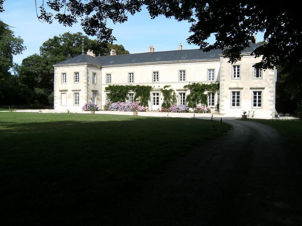 Chateau De La Marronniere Panzió Aizenay Kültér fotó